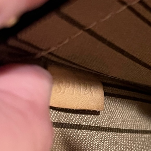 Louis Vuitton Monogram Pouchette - Picture 5 of 15